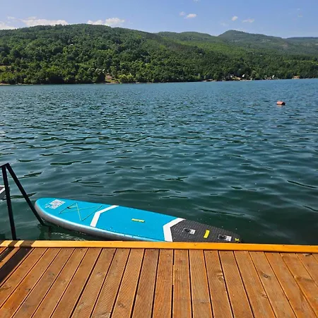 Razlicak - Jezero Villa Perucac