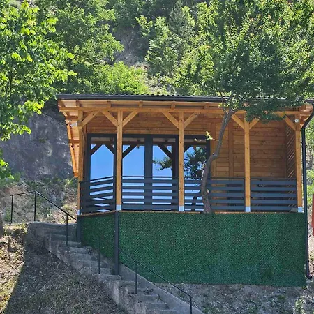Razlicak - Jezero Villa Perucac