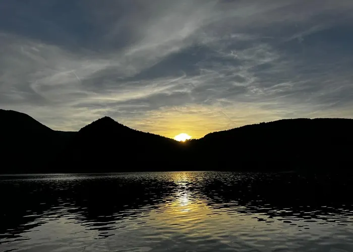 Razlicak - Jezero Villa *